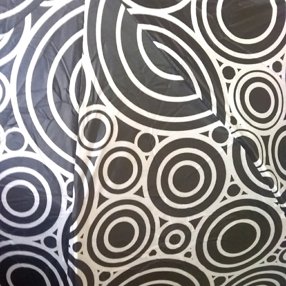 Black and White Automatic Umbrella - Picture 3 of 3